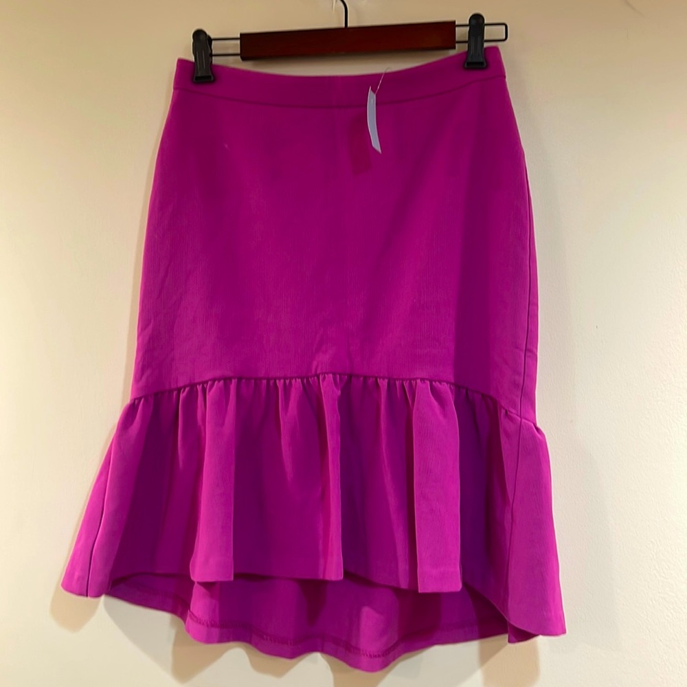 Gorgeous Ann Taylor MIDI Tulip Ruffle skirt.